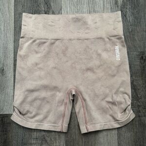 Gymshark shorts Women’s Light Pink Activewear size XL Seamless camo